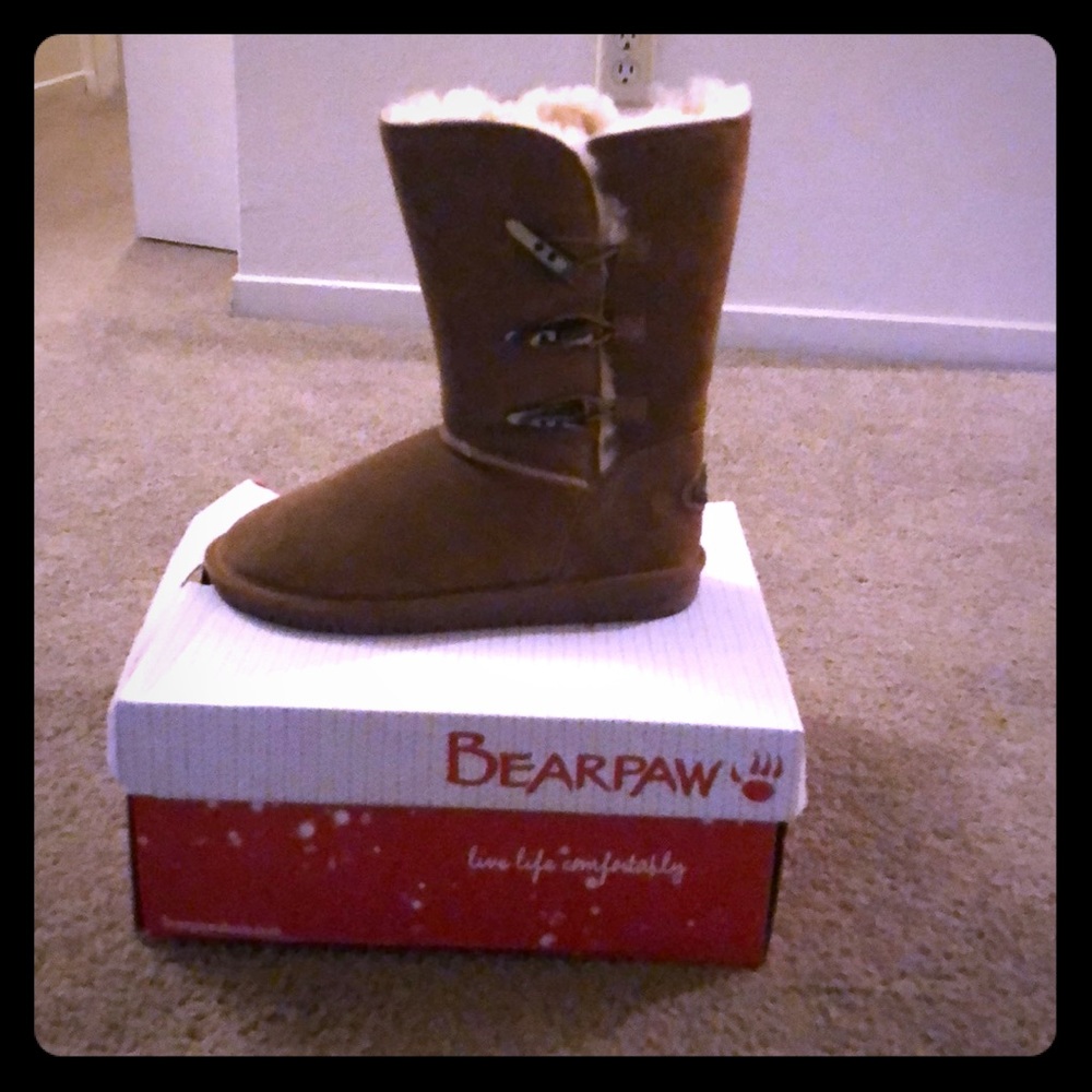 Bearpaw size 9 color jade boots